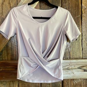 Lululemon shirt sleeve twist front top